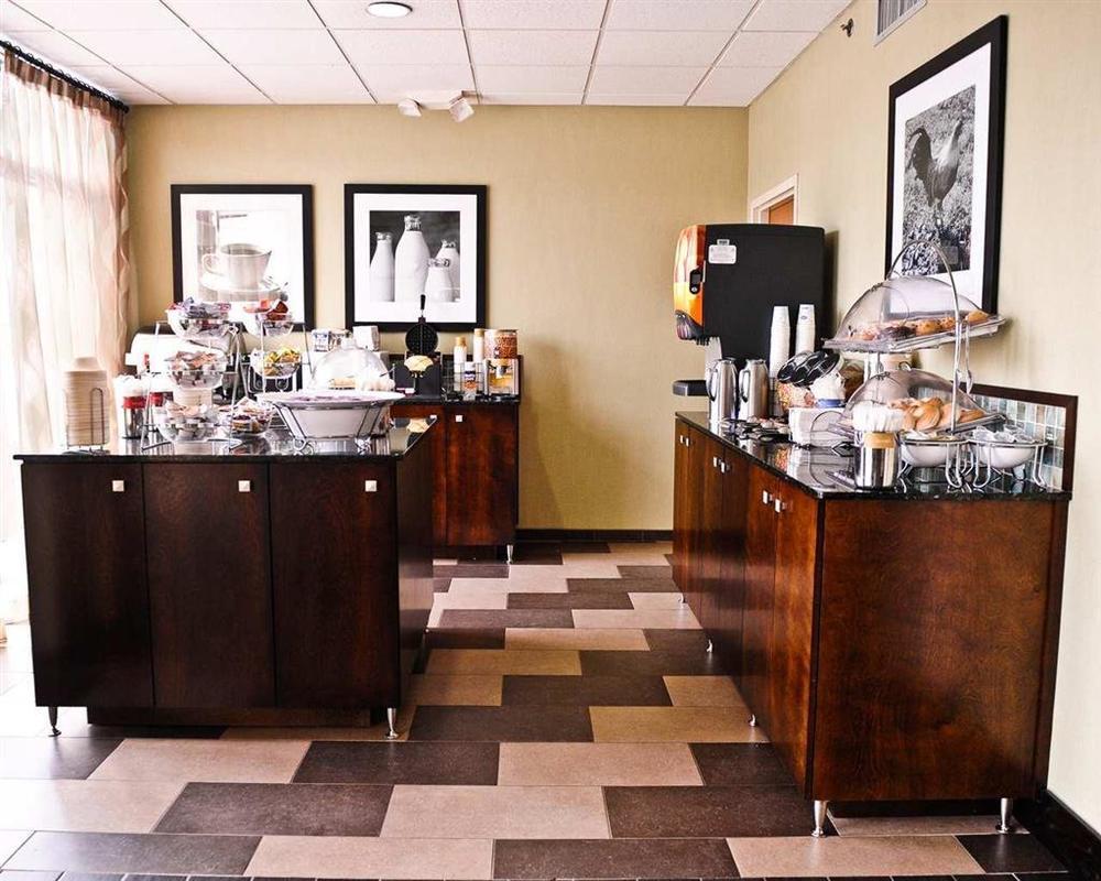 Hampton Inn Birmingham/فولتوندال المطعم الصورة