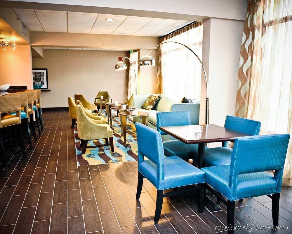 Hampton Inn Birmingham/فولتوندال المطعم الصورة