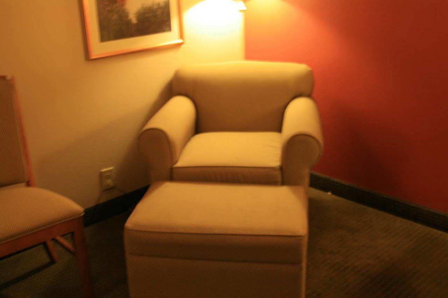 Hampton Inn Birmingham/فولتوندال الغرفة الصورة