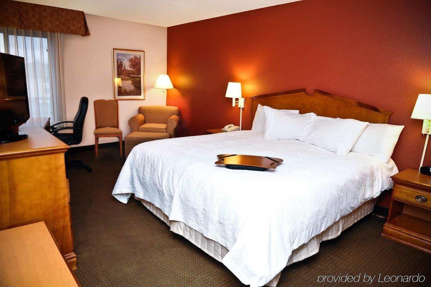 Hampton Inn Birmingham/فولتوندال الغرفة الصورة